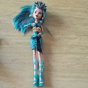 Monster High Boo York Nefera De Nile Stylish Doll with Teal and Black Outfit